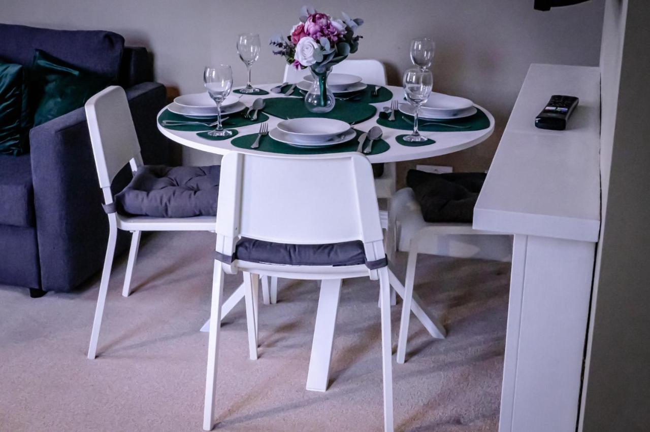 Lord Street - 2 Beautiful Apartments - Sleep Up To 14 Guests - By Rework Accommodation Chester Eksteriør billede