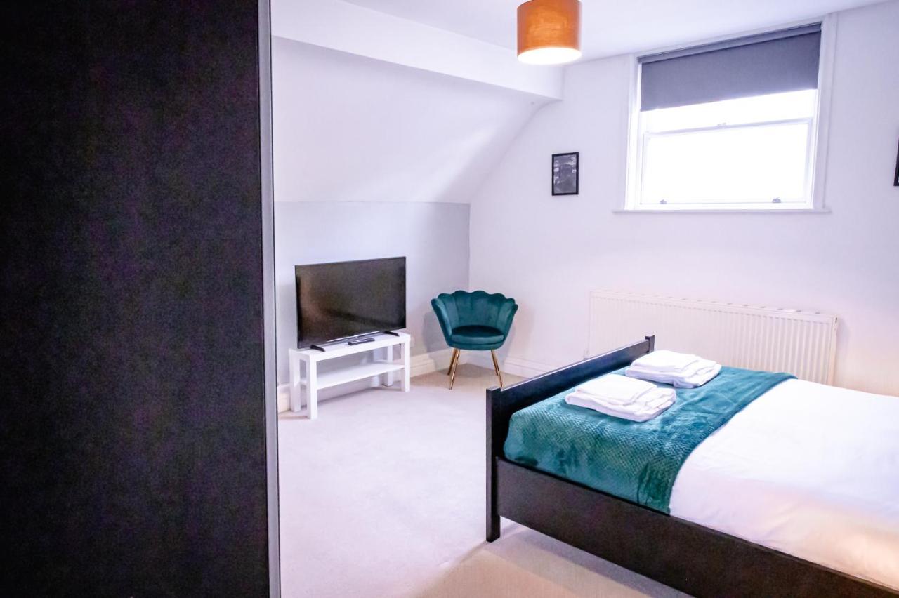 Lord Street - 2 Beautiful Apartments - Sleep Up To 14 Guests - By Rework Accommodation Chester Eksteriør billede