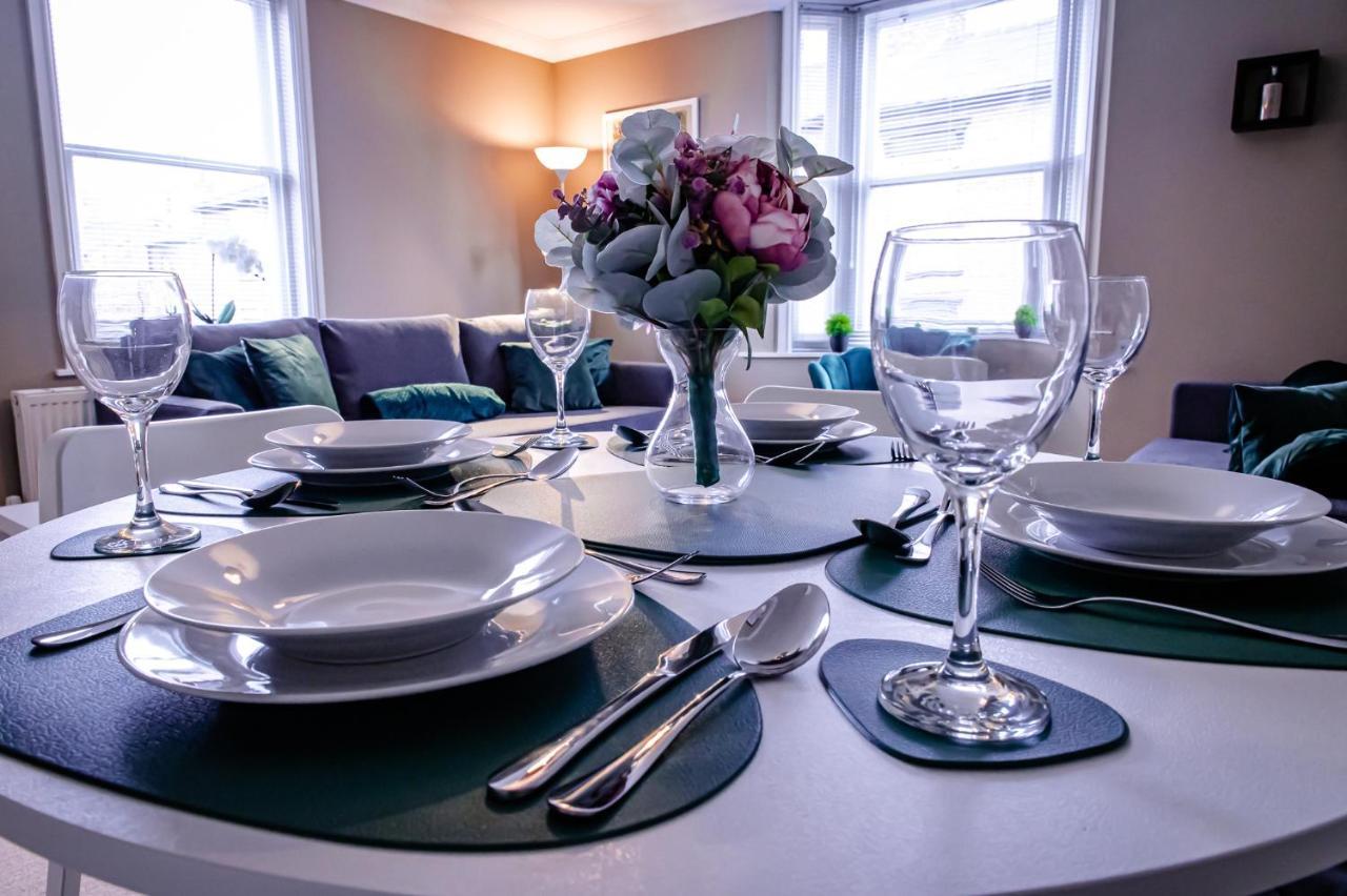 Lord Street - 2 Beautiful Apartments - Sleep Up To 14 Guests - By Rework Accommodation Chester Eksteriør billede