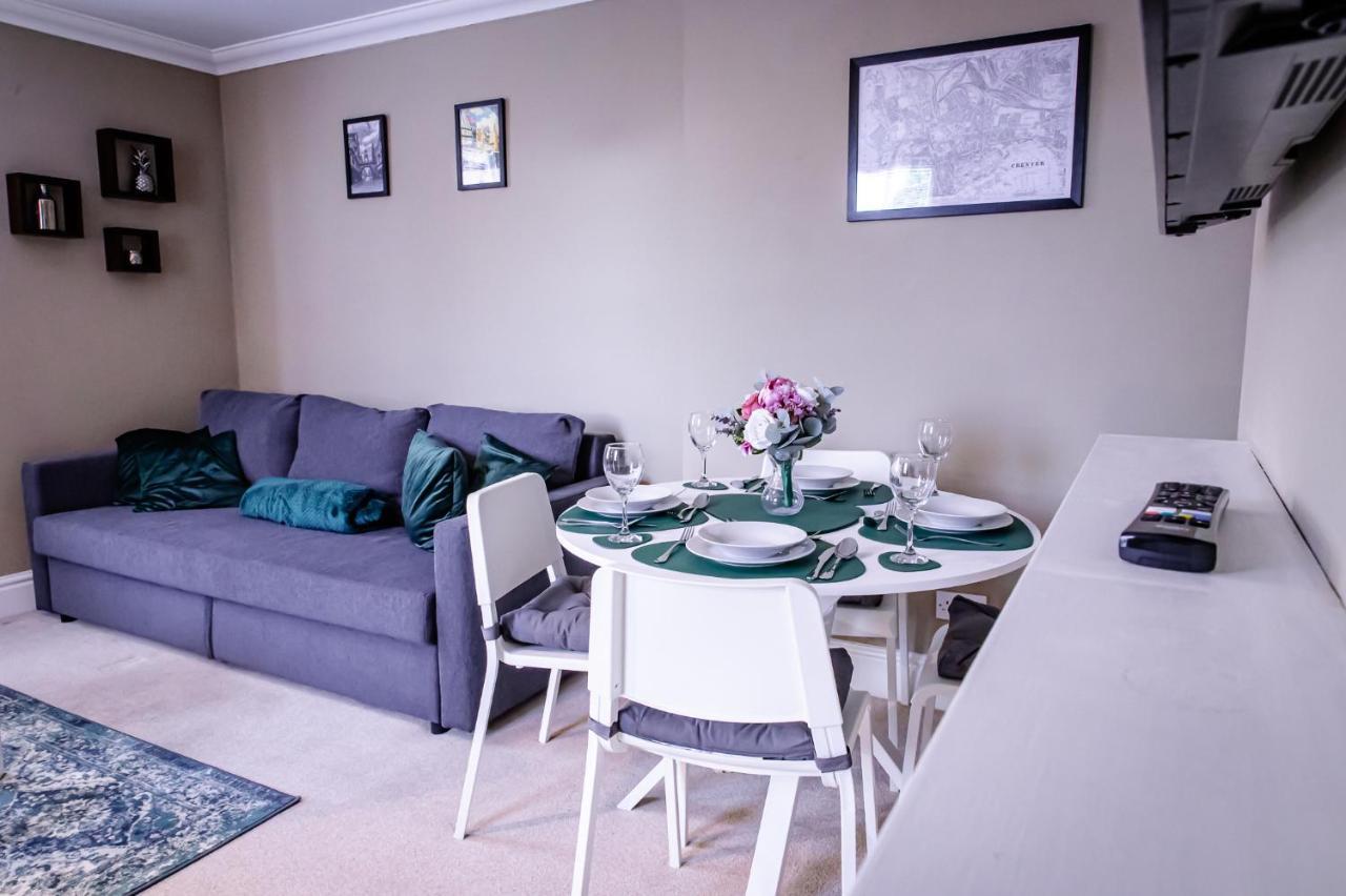 Lord Street - 2 Beautiful Apartments - Sleep Up To 14 Guests - By Rework Accommodation Chester Eksteriør billede