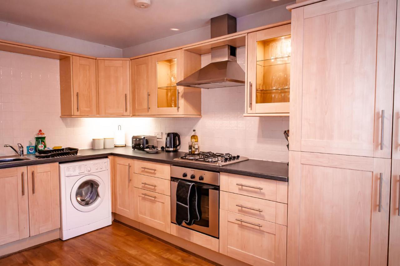 Lord Street - 2 Beautiful Apartments - Sleep Up To 14 Guests - By Rework Accommodation Chester Eksteriør billede