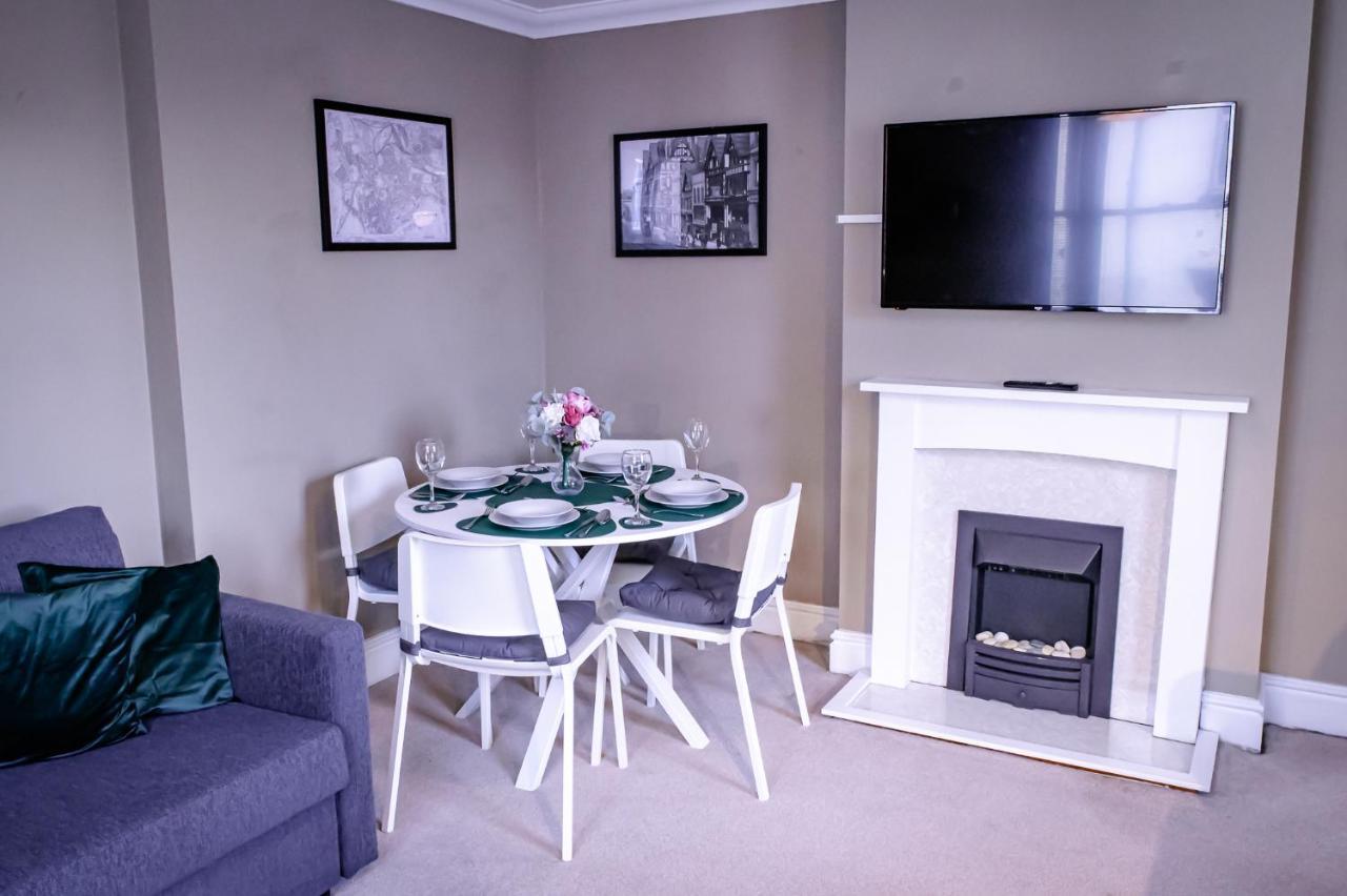 Lord Street - 2 Beautiful Apartments - Sleep Up To 14 Guests - By Rework Accommodation Chester Eksteriør billede