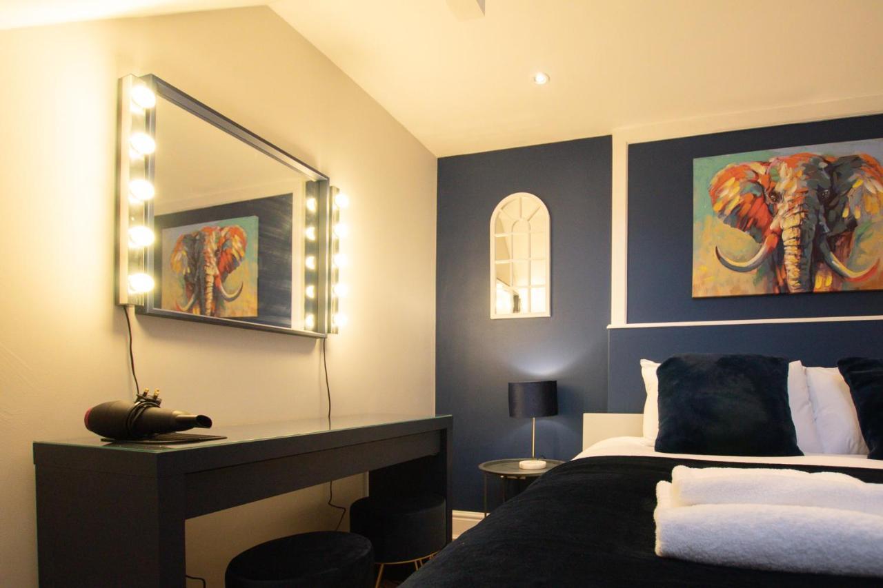 Lord Street - 2 Beautiful Apartments - Sleep Up To 14 Guests - By Rework Accommodation Chester Eksteriør billede