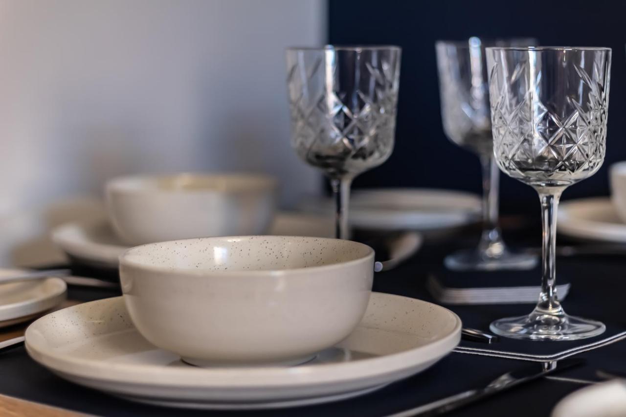 Lord Street - 2 Beautiful Apartments - Sleep Up To 14 Guests - By Rework Accommodation Chester Eksteriør billede