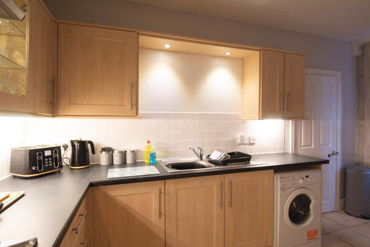 Lord Street - 2 Beautiful Apartments - Sleep Up To 14 Guests - By Rework Accommodation Chester Eksteriør billede