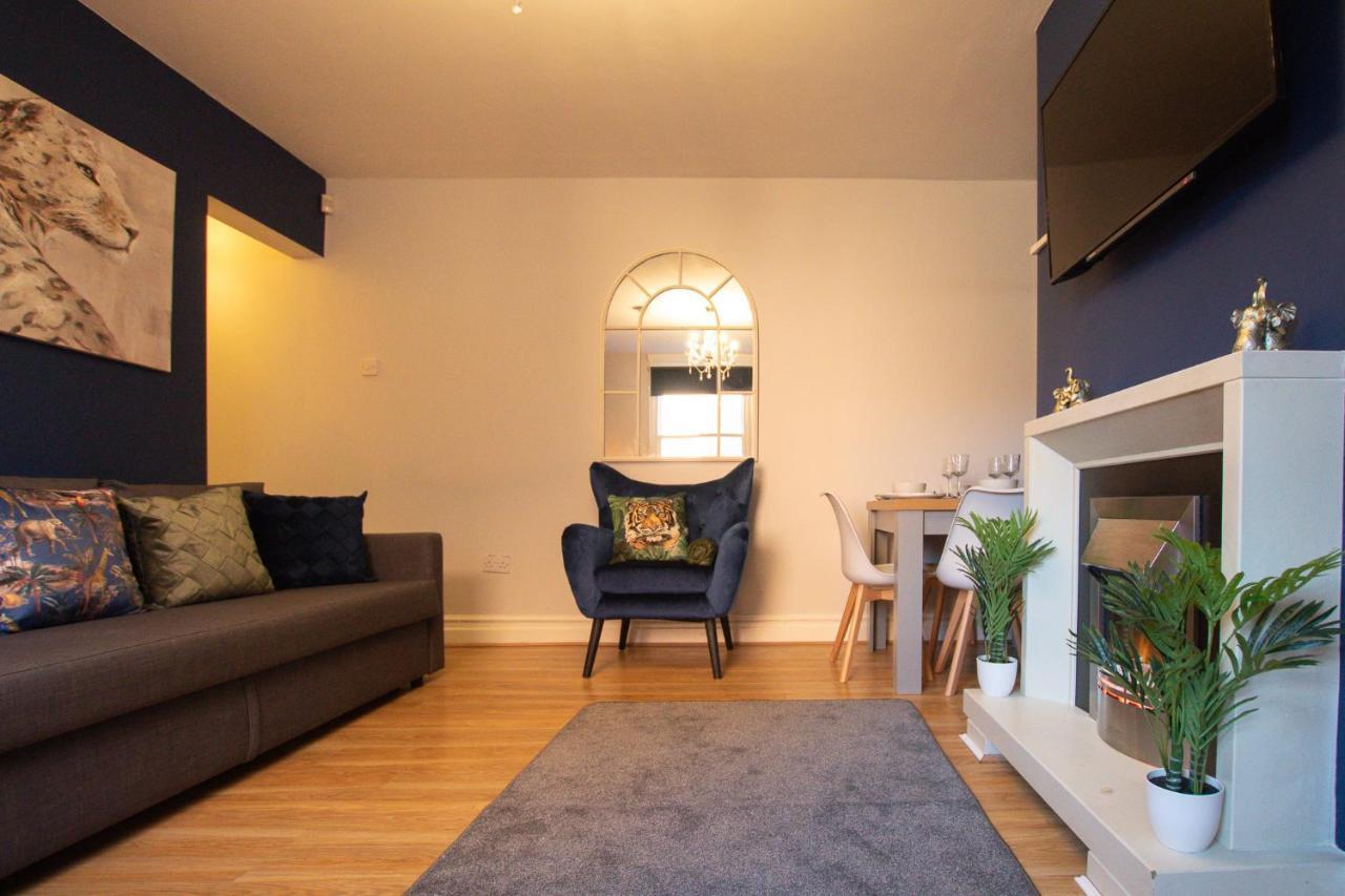 Lord Street - 2 Beautiful Apartments - Sleep Up To 14 Guests - By Rework Accommodation Chester Eksteriør billede